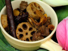 Nạm bò om củ sen