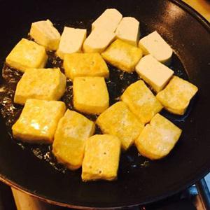 Cách làm nấm đông cô đậu hũ kho sả ớt