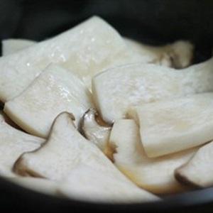 Cách làm nấm kho gừng