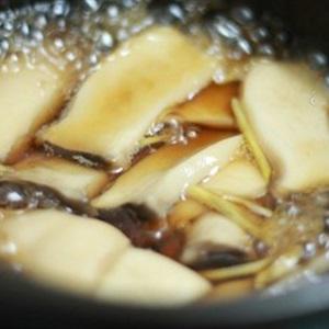 Cách làm nấm kho gừng