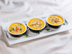 Nấm kim châm hấp tôm trứng