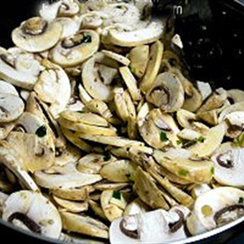 Cách làm nấm mỡ xào rau thơm