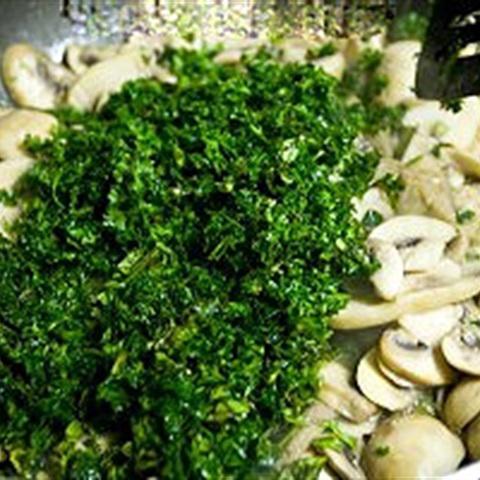 Cách làm nấm mỡ xào rau thơm