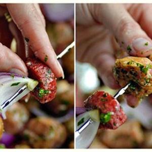 Cách làm nấm mỡ xiên xúc xích nướng