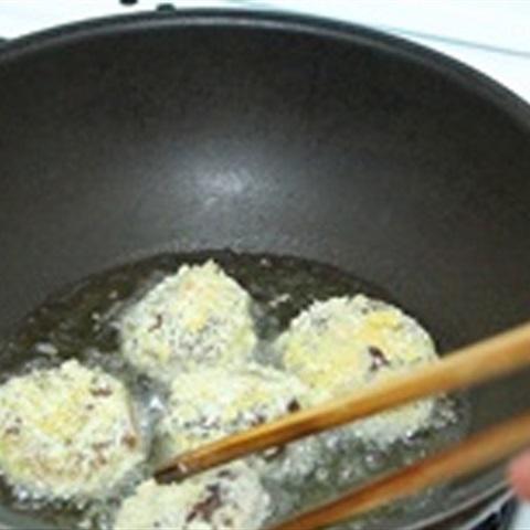 Cách làm nấm nhồi thịt chiên xù
