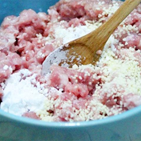 Cách làm nấm nhồi thịt sốt cà