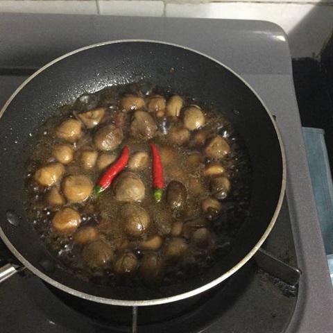 Cách làm nấm rơm kho tiêu