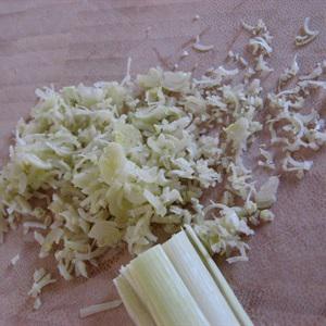 Cách làm nấm rơm xào sả ớt