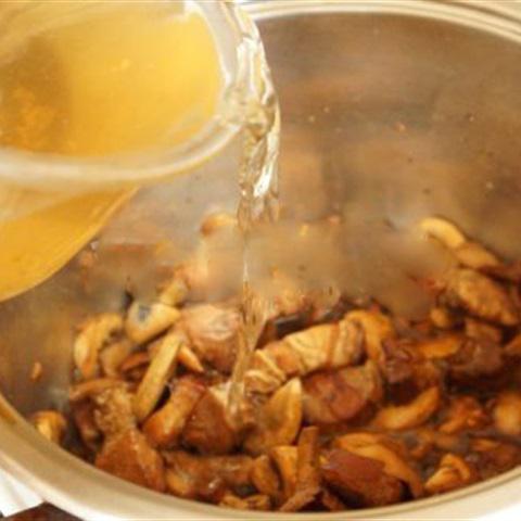 Cách làm nấm, thịt kho tàu