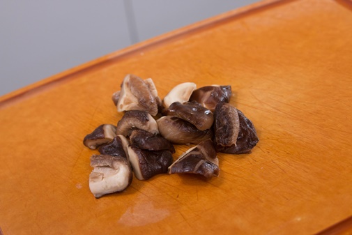 Nấm  xào chay kiểu Đài Loan vừa nhanh vừa dễ lại ngon hết ý