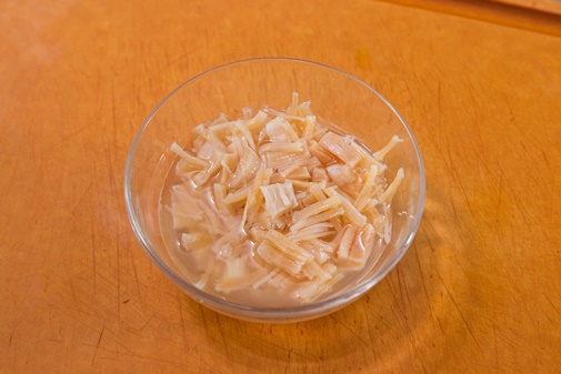 Nấm  xào chay kiểu Đài Loan vừa nhanh vừa dễ lại ngon hết ý