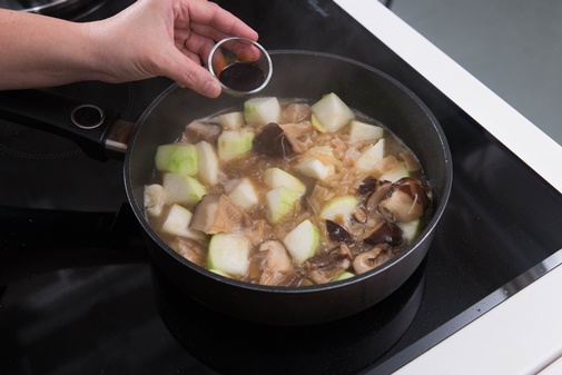 Nấm  xào chay kiểu Đài Loan vừa nhanh vừa dễ lại ngon hết ý