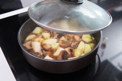 Nấm  xào chay kiểu Đài Loan vừa nhanh vừa dễ lại ngon hết ý