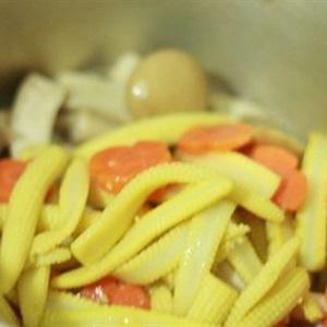 Cách làm nấm xào rau củ