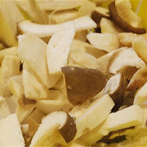 Cách làm nấm xào sả ớt