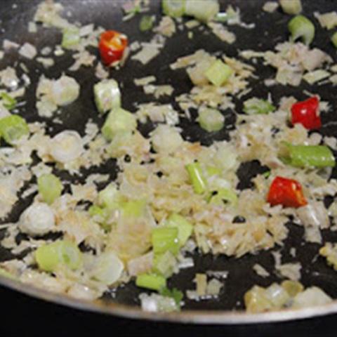 Cách làm nấm xào sả ớt