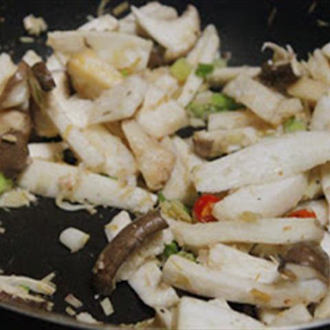 Cách làm nấm xào sả ớt