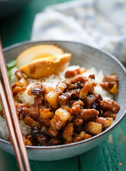 Nâng cấp bữa cơm gia đình với thịt viên trứng cút rưới sốt lạ miệng