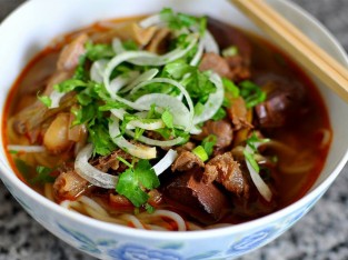 Nấu bún bò Huế ngon cho đầu tuần