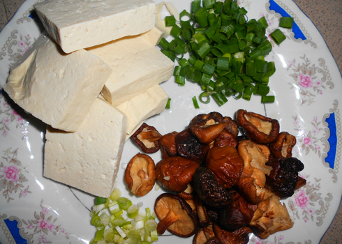 Nấu canh đậu phụ măng nấm cho ngày rằm chay tịnh