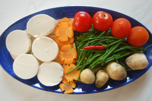 Nấu canh hẹ đậu hũ non chay ngon lành