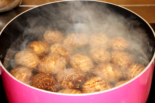 Nấu canh khoai sọ ngon