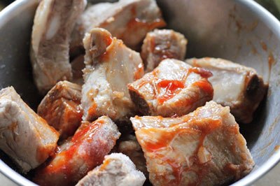 Nấu canh sườn non hạt sen ngon ngọt, đậm đà cho bữa cơm gia đình