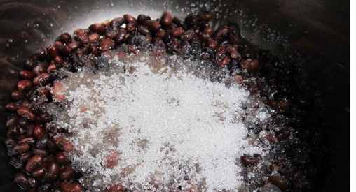 Nấu chè đậu đen nha đam