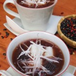 Nấu chè đậu đen nha đam