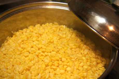 Nấu chè đậu xanh sầu riêng mùi vị hấp dẫn cả nhà