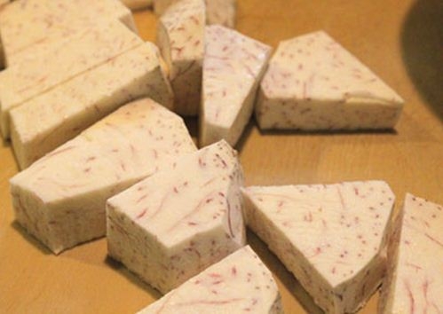 Nấu chè khoai môn lá dứa thơm lừng