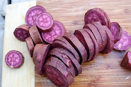 Nấu chè khoai tía đẹp mắt