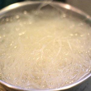 Cách làm nem cá hồi chiên xù