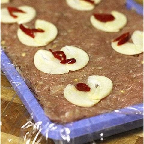 Cách làm nem chua gói lá