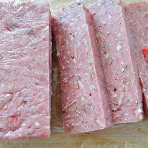 Cách làm nem chua với thịt bò