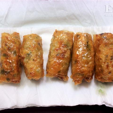 Cách làm nem cuộn khoai môn