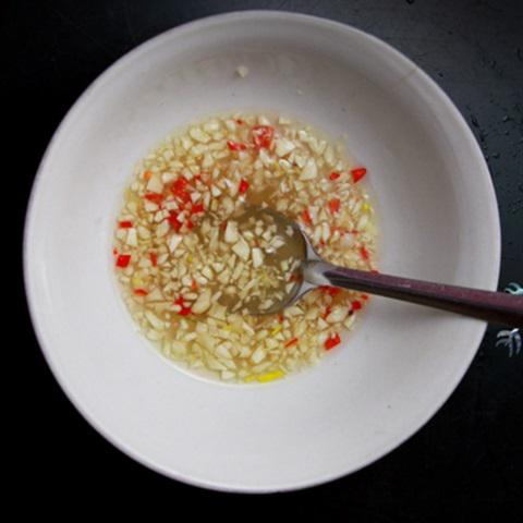 Cách làm nem tai cuốn lá sung