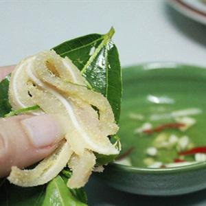 Cách làm nem tai cuốn lá sung