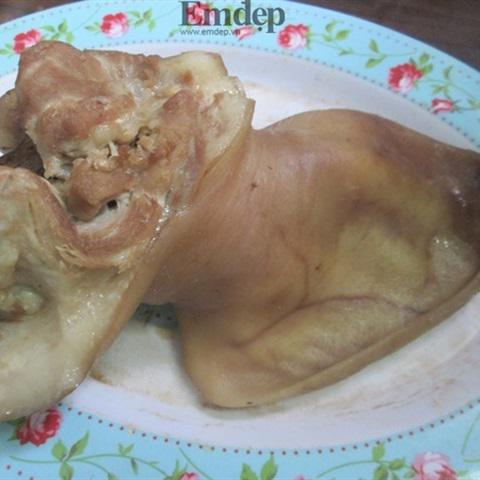 Cách làm nem tai heo trộn thính