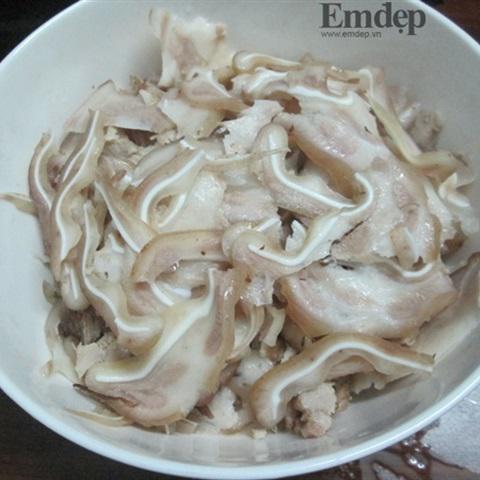 Cách làm nem tai heo trộn thính