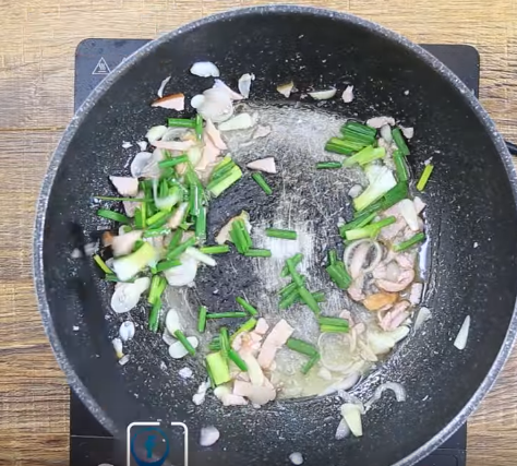 Nếu không thử cho khế vào nồi cá kho một lần, bạn sẽ hối hận cả đời