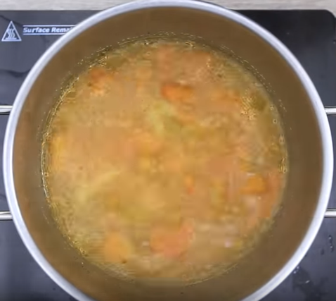 Nếu nhà có cơm nguội, hãy làm ngay bánh gạo chiên giòn rụm,  thơm lừng đãi cả gia đình