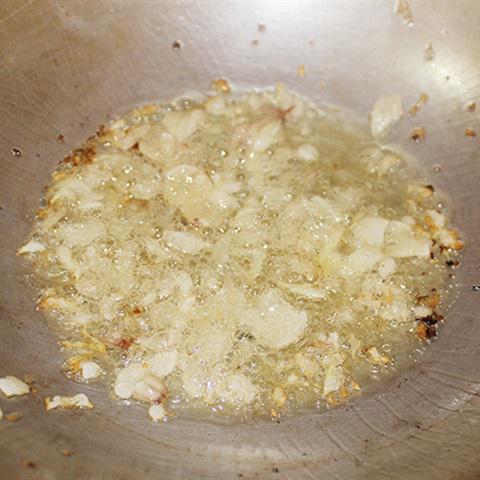 Cách làm ngao xào hành răm