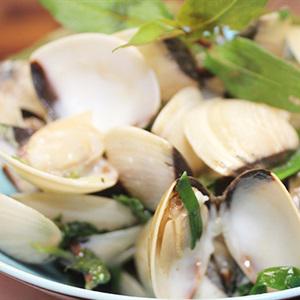 Cách làm ngao xào hành răm