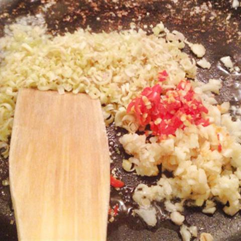 Cách làm ngao xào nước cốt dừa