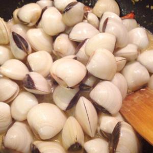 Cách làm ngao xào nước cốt dừa