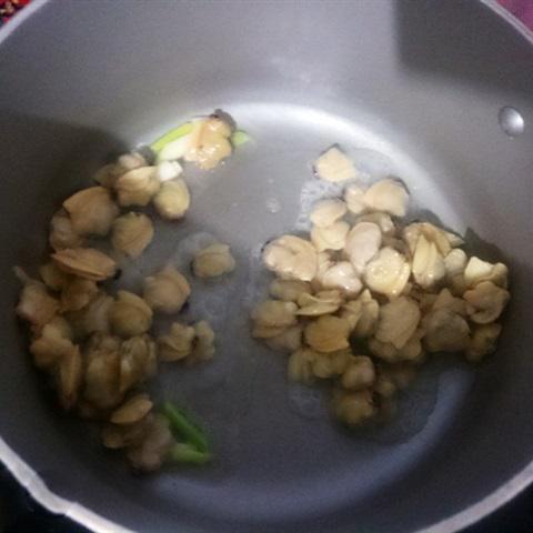 Cách làm ngao xào ớt chuông