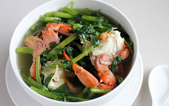 Ngày hè mát mẻ với canh Ghẹ nấu Rau Muống