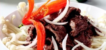 Ngày mới khỏe mạnh với món Nấm Kim Châm xào Thịt Bò Satế