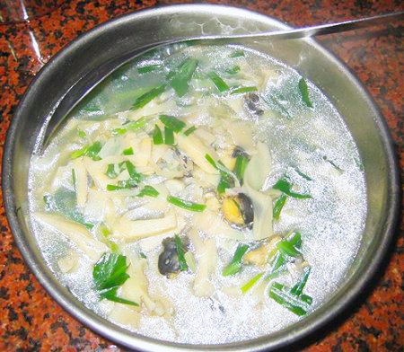 Ngày mưa ăn ốc nhồi nấu măng